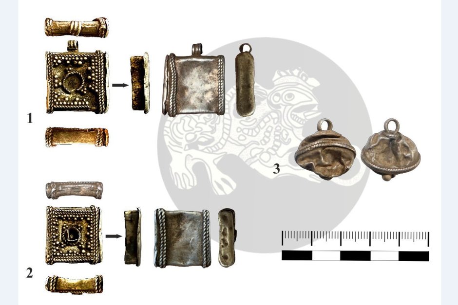 В Татарстане обнаружили древнеболгарские серебряные амулетницы