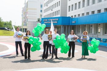 Банк «Аверс» поздравил маленьких пациентов ДРКБ с Днем защиты детей