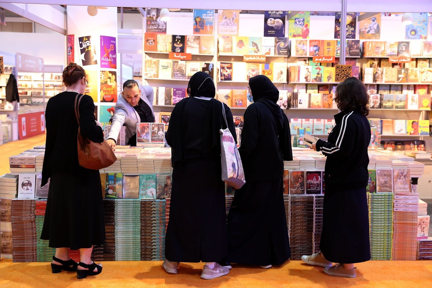 В Шардже проходит крупнейшая книжная ярмарка стран Глобального Юга