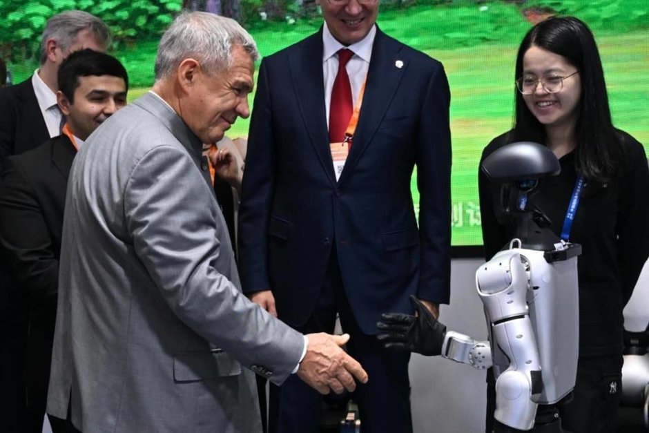 Рустам Минниханов посетил Китайскую выставку высоких технологий в Шэньчжэне