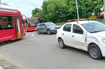 В Казани из-за ДТП трамваи №1 и №6 временно приостановили движение