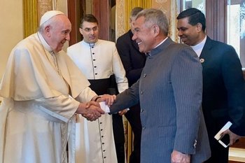 Пресс-секретарь раиса Татарстана поделилась воспоминаниями о встрече Минниханова с Франциском