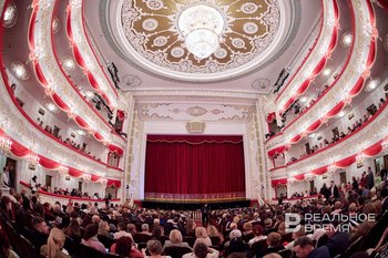 Опрос: россияне выбирают театр по содержанию и известным актерам