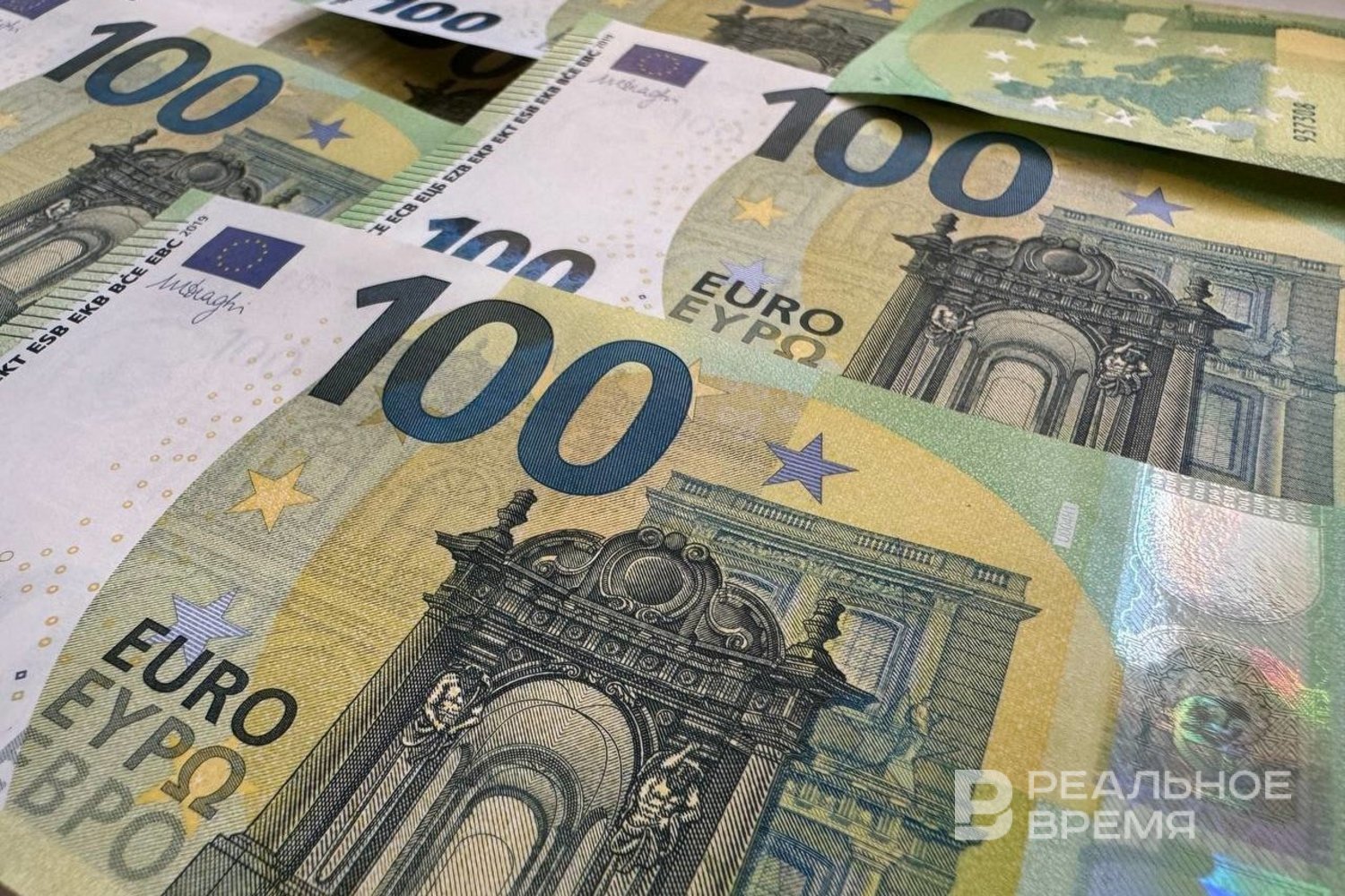 Центробанк опубликовал официальный курс валют на среду, 24 декабря