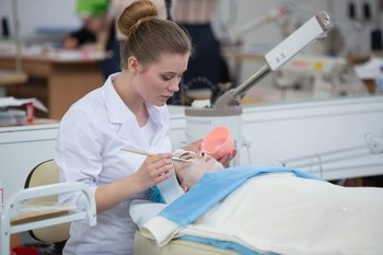 В Татарстане наблюдался бум спроса на специалистов индустрии красоты в 2025 году — рост на 76%