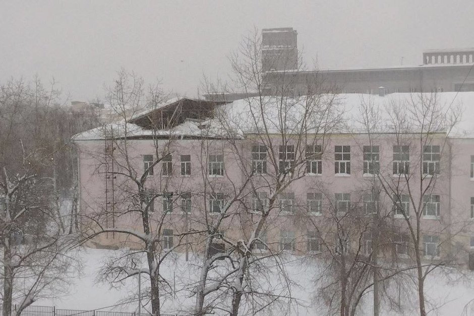 В гимназии №27 в Казани частично обрушилась крыша — здание признано объектом культурного наследия