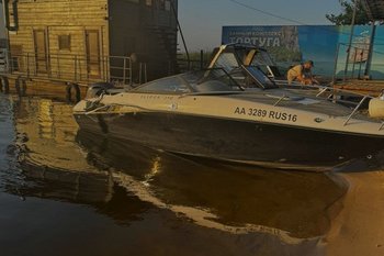 Два человека пострадали при столкновении катеров на Волге в Казани