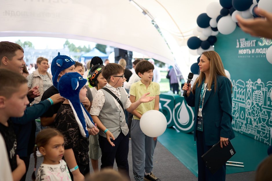 Жители и гости Альметьевска отпраздновали День нефтяника с банком ЗЕНИТ