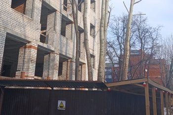 В Вахитовском районе Казани начали разбирать поликлинику-долгострой