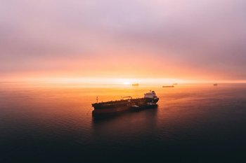 Правительство РФ разрешило использование иностранных судов во внутренних водах при дефиците флота