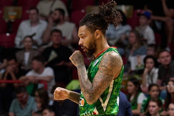 Акун-Перселл снова «травит» бывшую команду: как УНИКС перестал фолить и стал тащить серию с «Локо»