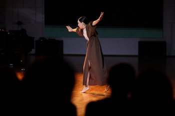 «Зюгре» Назиба Жиганова в фойе без декораций и в современном прочтении