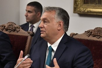 Орбан призвал снять санкции с энергетики России