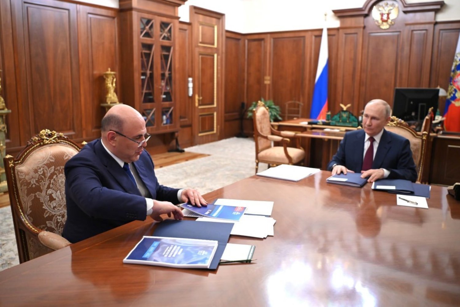 Мишустин поручил обновить стратегию развития строительства и ЖКХ