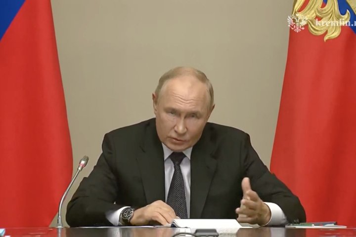 Путин потребовал не допускать исчерпания финансовых лимитов по программам поддержки граждан