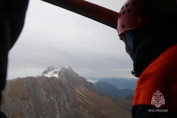 Непогода препятствует эвакуации туристов с горы Фишт в Сочи