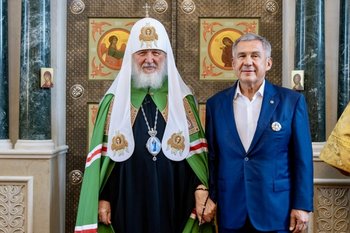 Рустама Минниханова удостоили Патриаршего знака храмостроителя