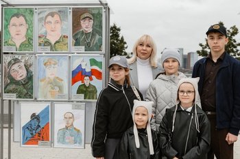 В центре Казани открыли гала-выставку фестиваля «Мой папа — Герой»