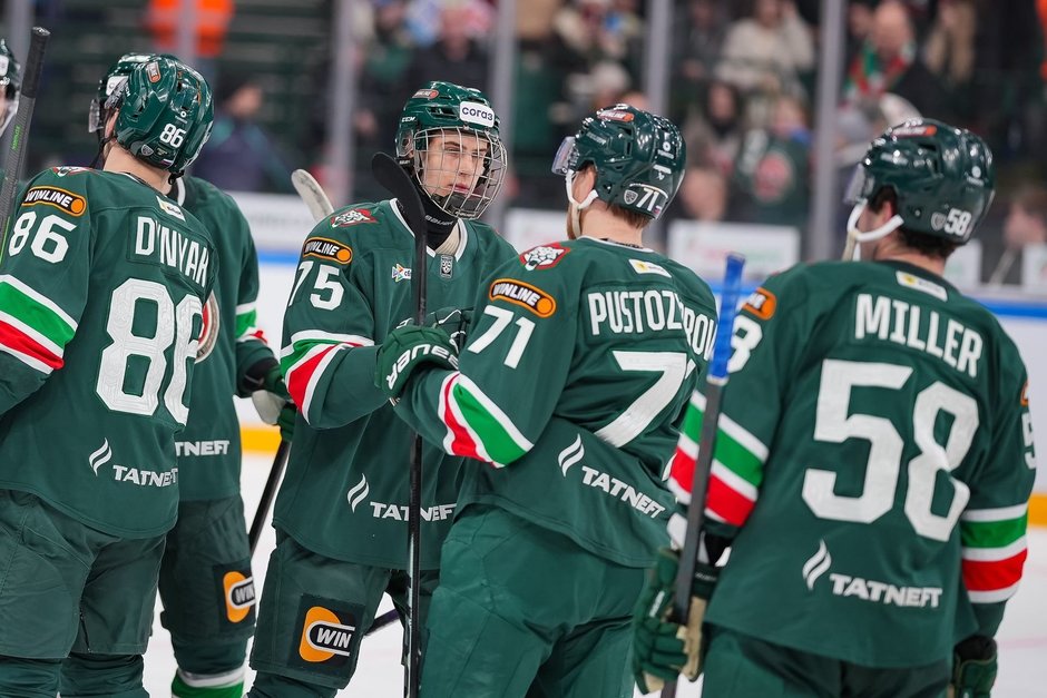 «Общаемся с Валиуллиным каждый день»: «Ак Барс» проиграл «Сибири», а Гатиятулин ждет дедлайн