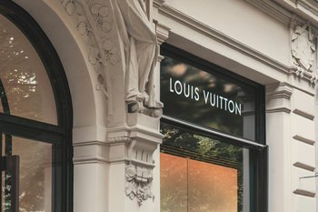 Гонконг начал расследование утечки данных клиентов Louis Vuitton