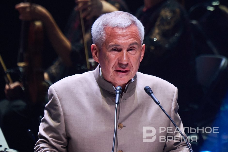 Минниханов расширил права на получение звания «Ветеран труда»