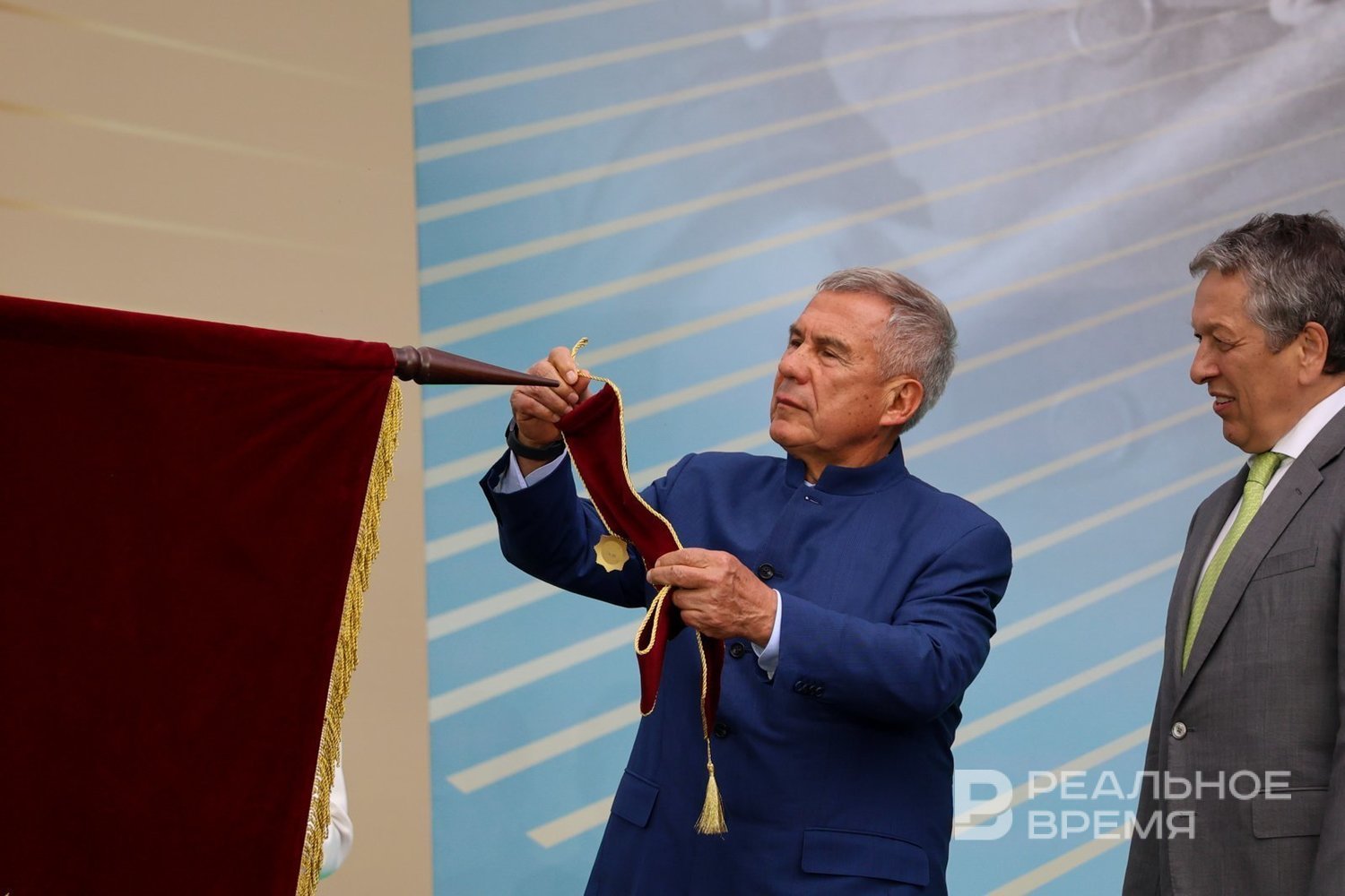 Раис Татарстана поздравил нефтяников и газовиков с профессиональным праздником