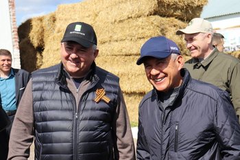 Рустам Минниханов оценил ход посевной кампании в Зеленодольском районе