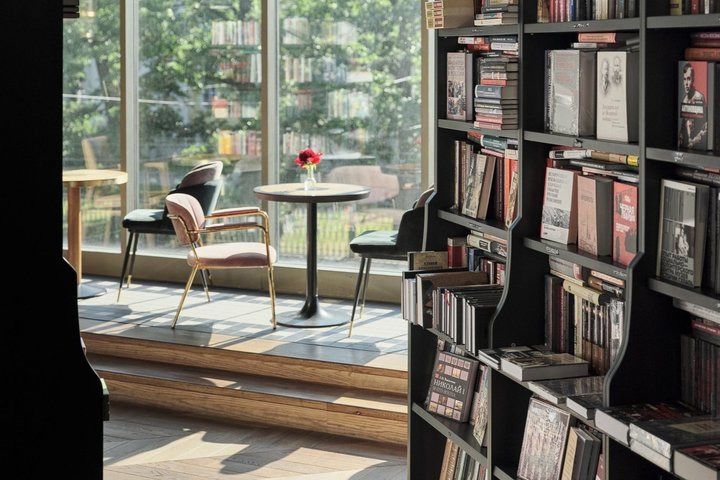 Суд в Петербурге оштрафовал директора «Подписных изданий» на 20 тыс. рублей за продажу книги анархиста