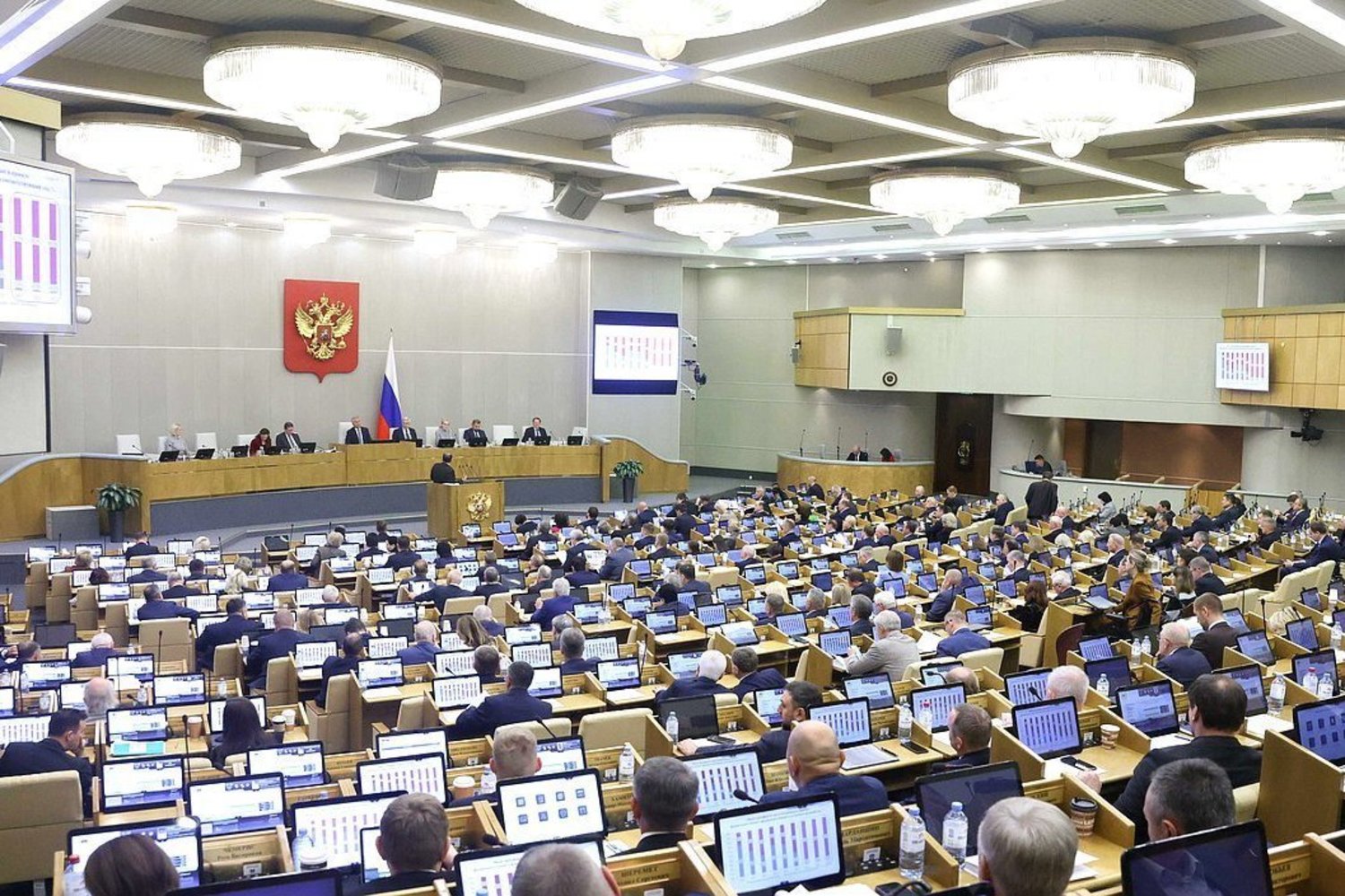 Доходы федерального бюджета на 2025/27 снизили до 36,5 трлн рублей