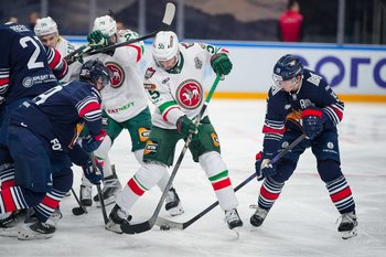 «Металлург» выиграл второй матч в серии с «Ак Барсом» в полуфинале Кубка Гагарина