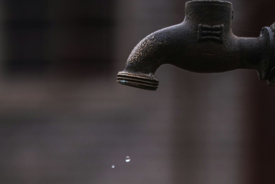 Два поселка и две улицы Казани остались без воды из-за аварии