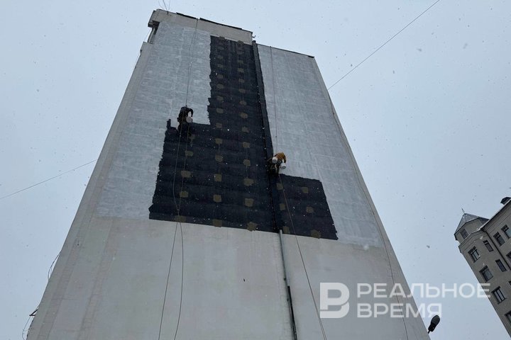 С дома на Ершова в Казани сняли медиафасад — объект находится в охранной зоне кремля