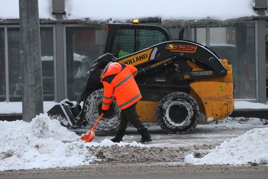 От 1 тыс. рублей в час: в Казани вырос спрос на ручную уборку снега