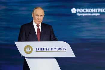 Путин: России нужно развивать свои отрасли, а не закупать все за границей