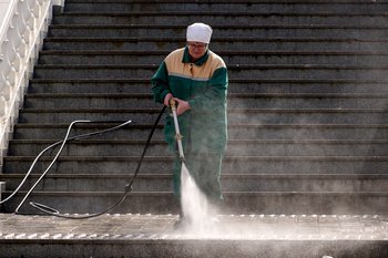 Очистили более 22,5 млн кв метров улиц: в Казани подвели итоги двухмесячника по санитарной очистке города