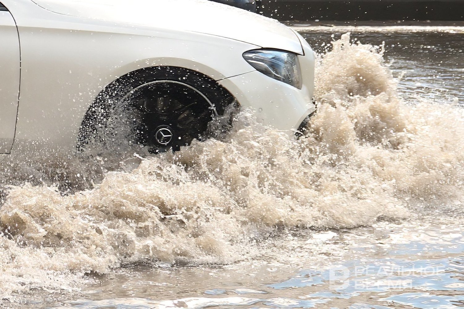 В Татарстане объявили штормовое предупреждение: ожидаются грозы и сильный ветер