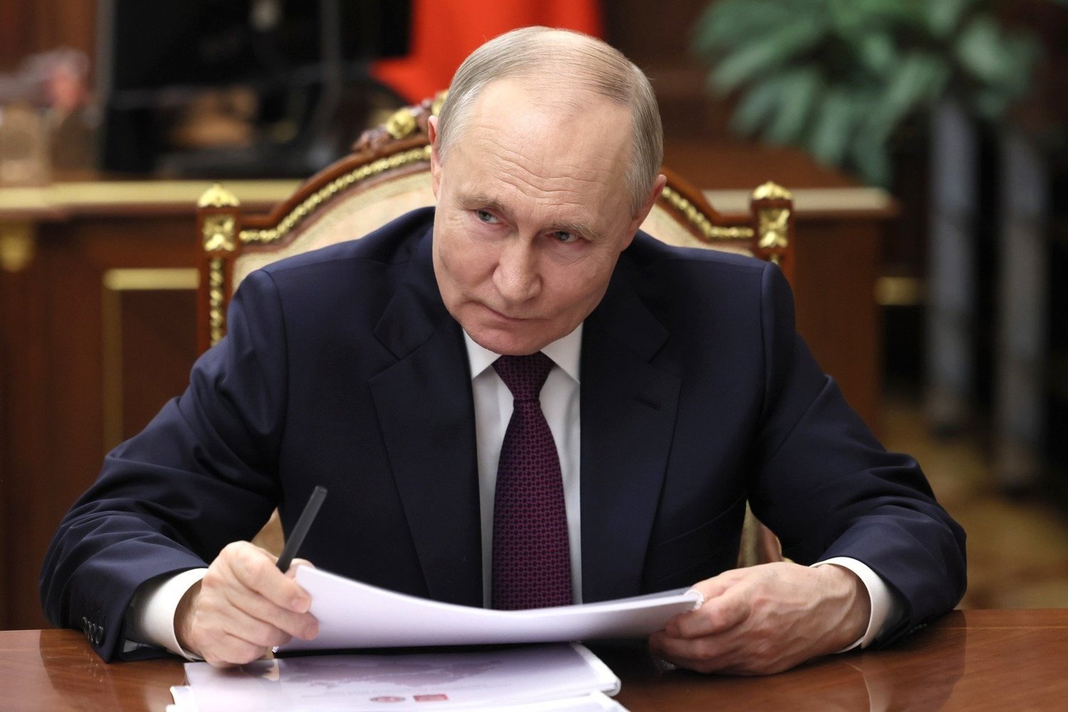 Путин поручил проработать вопрос с получением образования для вдов бойцов СВО