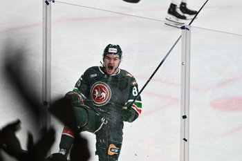 Дыняк полетел с «Ак Барсом» в Челябинск, где сыграет в двух матчах плей-офф КХЛ