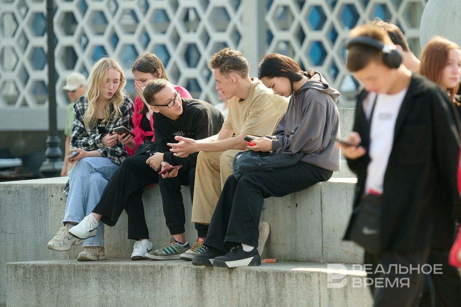 Минцифры предлагает ввести детские SIM-карты с ограничениями для детей до 14 лет