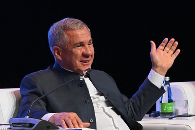Минниханов — о победе «Динамо-Ак Барс» в Кубке легенд: «Пусть триумф вдохновит на новые высоты»