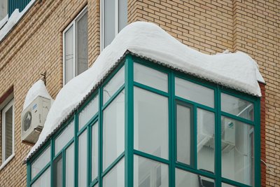 В Казани очистили 94% скатных крыш от снега