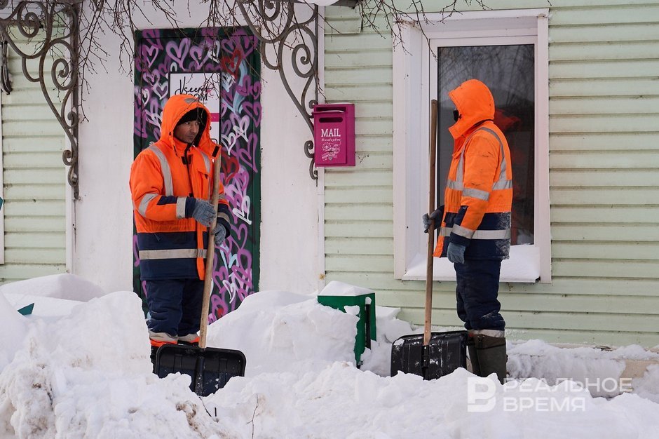 В Казани ощущается острый дефицит дворников из-за снегопадов