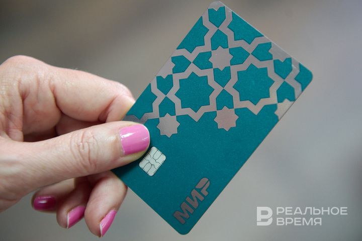 Выдача кредитных карт в России упала на 51,4% в начале 2025 года