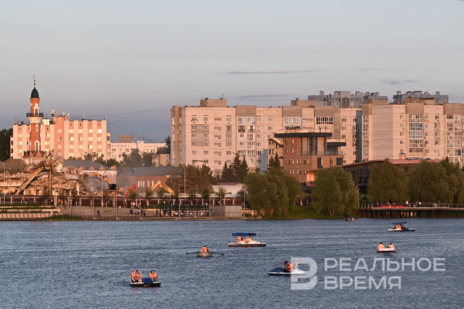 В Казани временно запретили движение судов на двух крупных акваториях