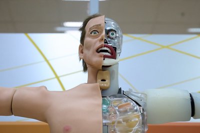 Робот-гуманоид в Китае пробежал полумарафон и побил мировой рекорд человека