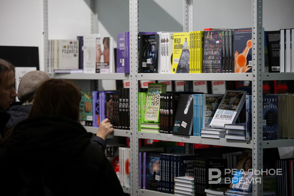 Авторы в Великобритании сообщили о снижении доходов и угрозе замены ИИ