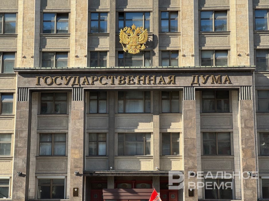 Первое заседание Госдумы девятого созыва проведет депутат Юрий Петров