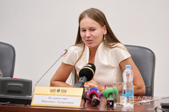 Вероника Кудерметова вылетела из парного турнира в Монреале