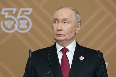 Путин: ВСУ отступают по всей линии боевого соприкосновения