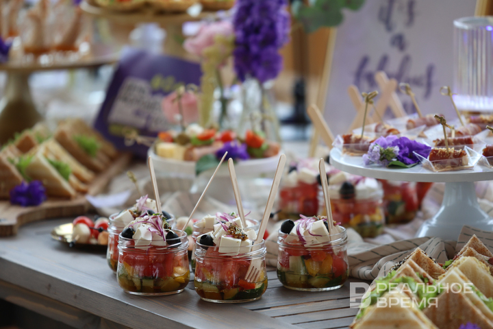 Юрист: работодатель вправе запретить прием пищи на рабочем месте